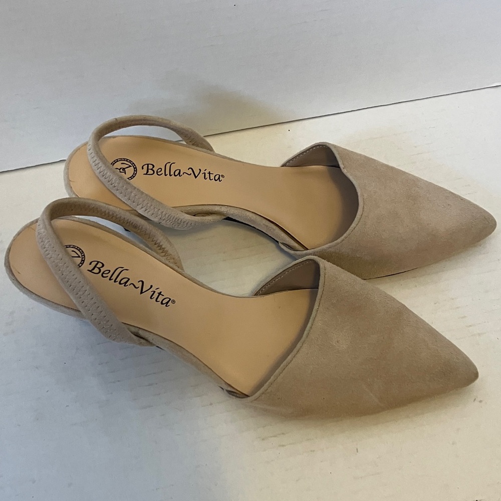 Bella Vita Women's Tan Slingback Flats (6.5)